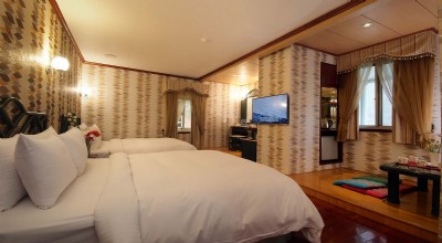 Quad Room