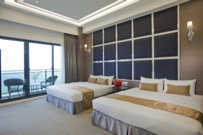 Premier Quad Room (Lake view)