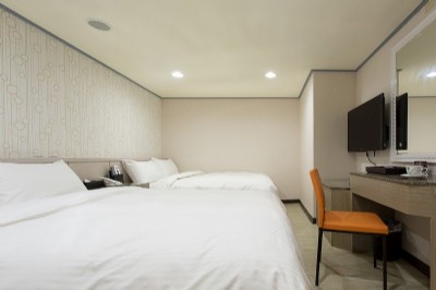 Quad Room