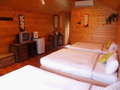 新鲜林间木屋--六人房